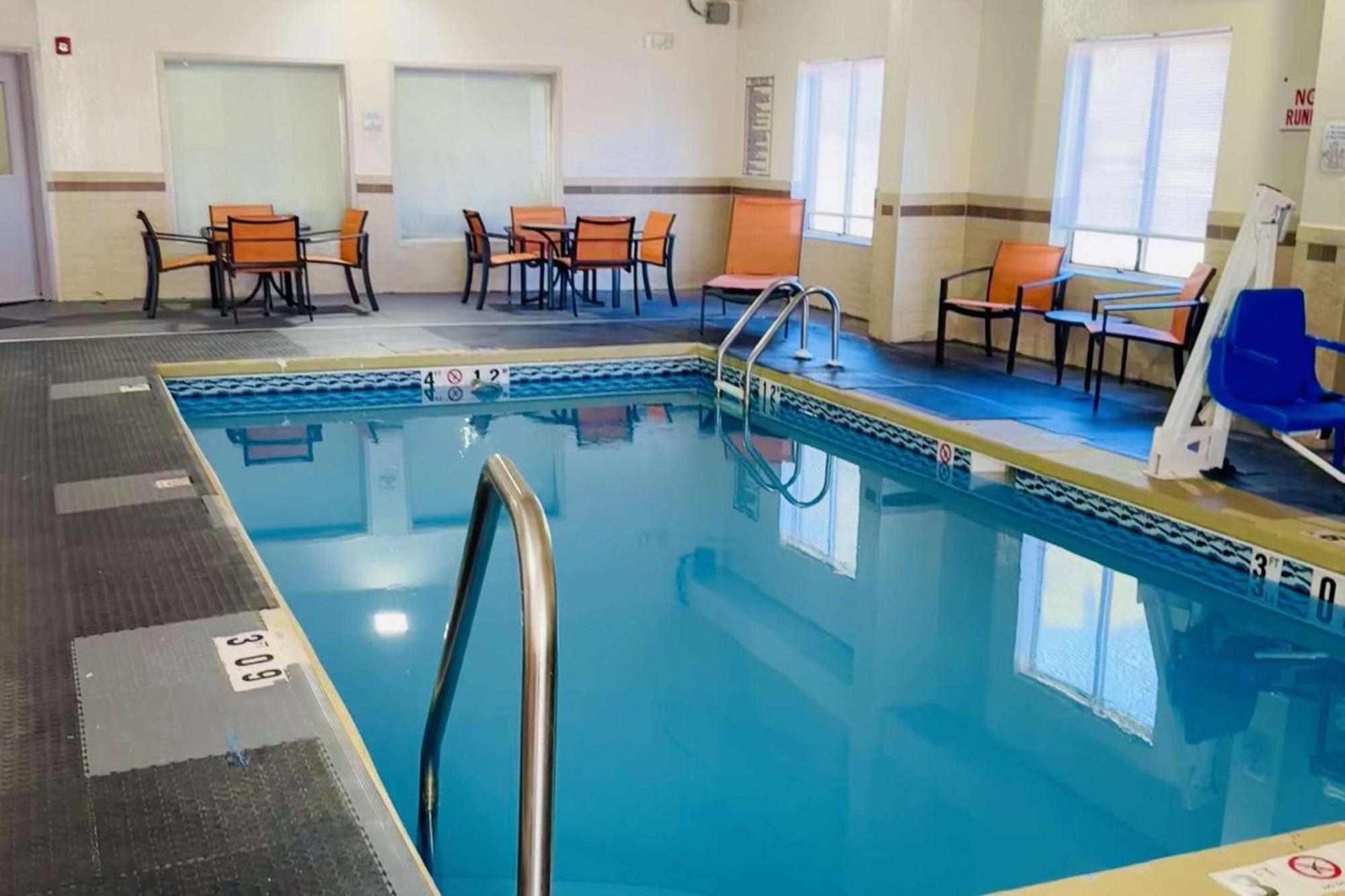 Clarion Pointe Albemarle Hotel Kültér fotó